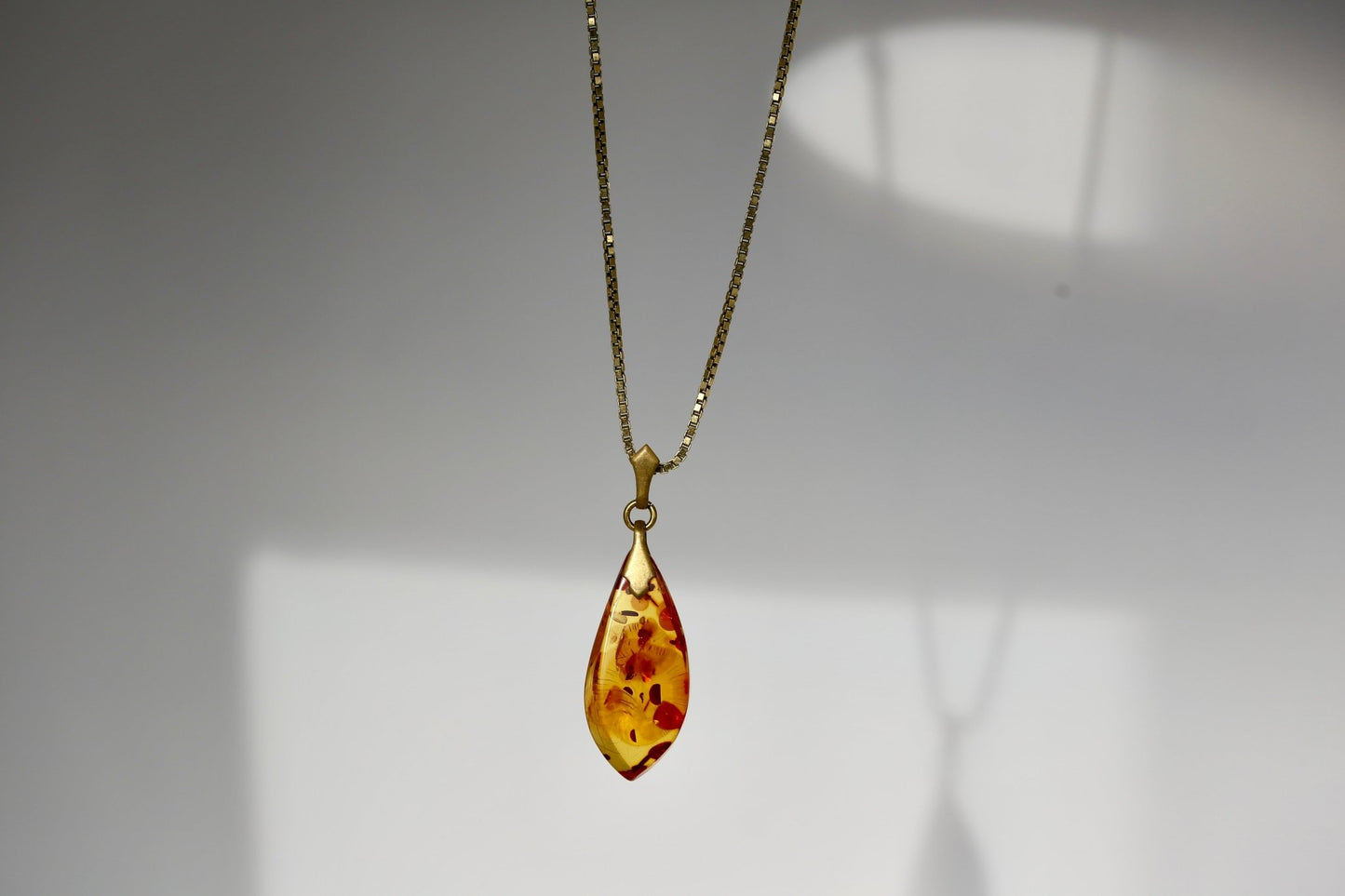 Golden Amber Kette - The Love Witch