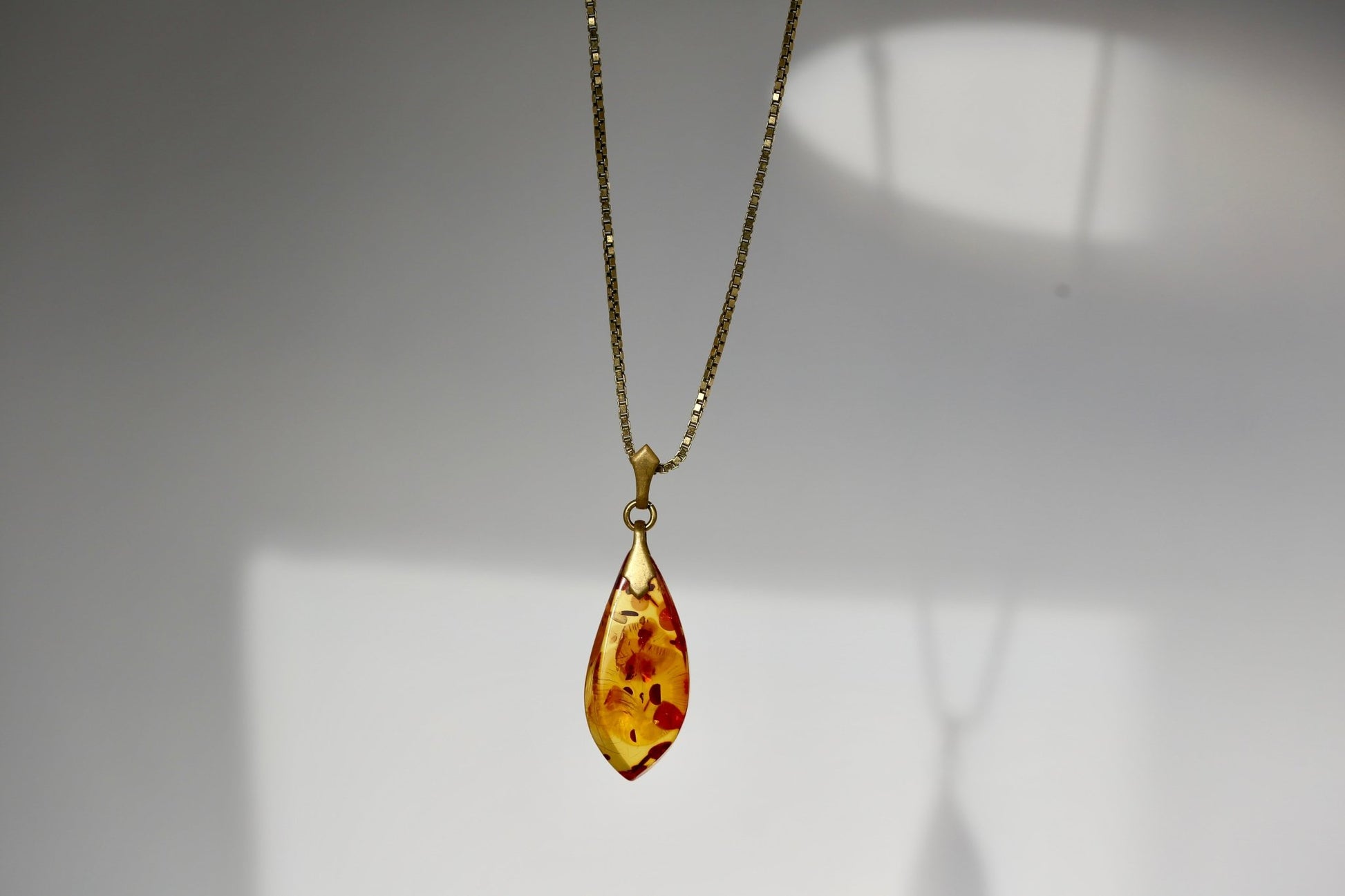 Golden Amber Kette - The Love Witch