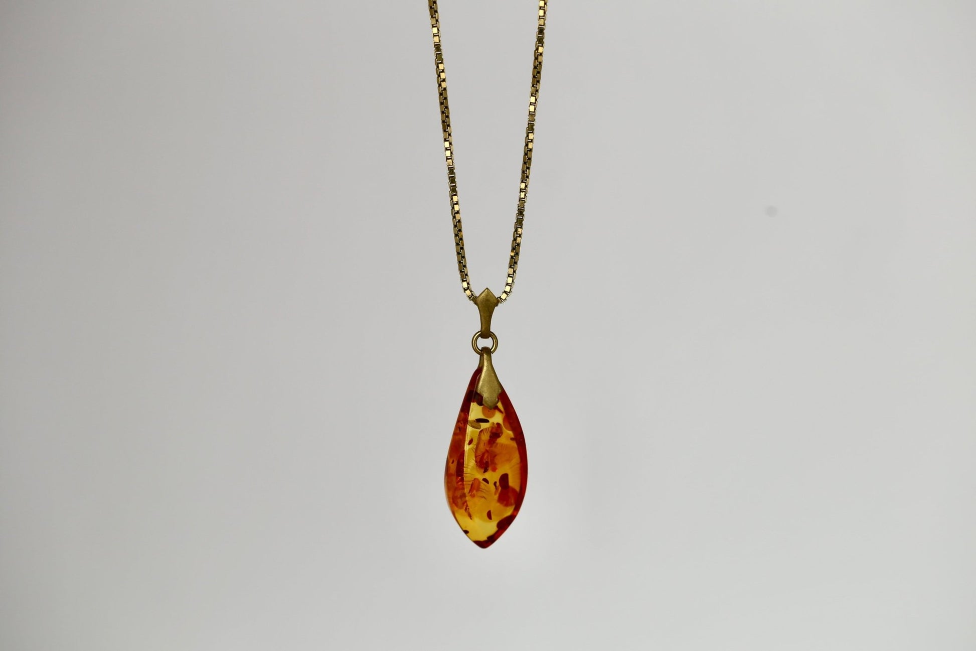 Golden Amber Kette - The Love Witch