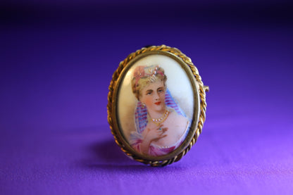 Limoges - Porzellan Brosche Portrait - The Love Witch