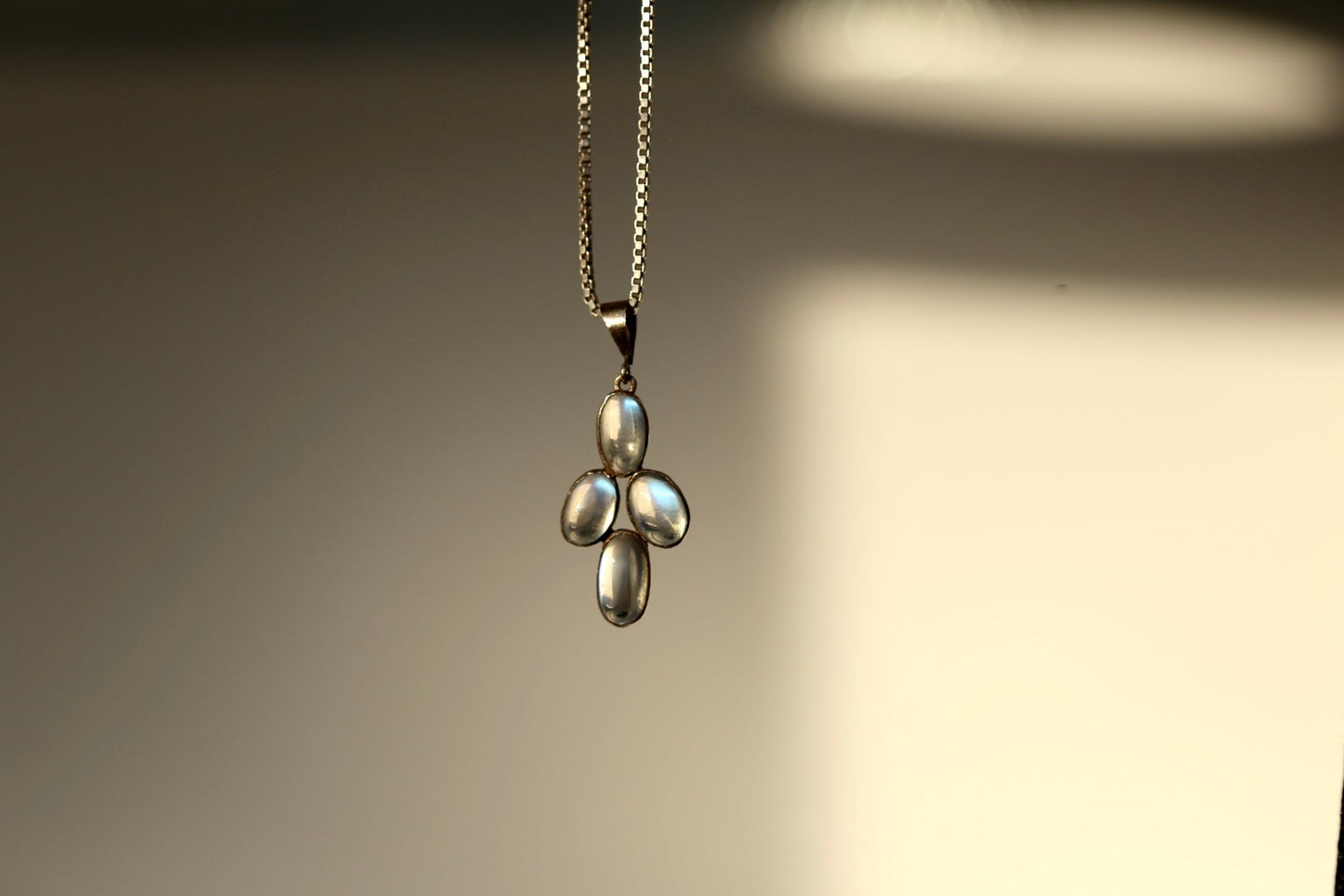 Moon Magic Kreuz - The Love Witch