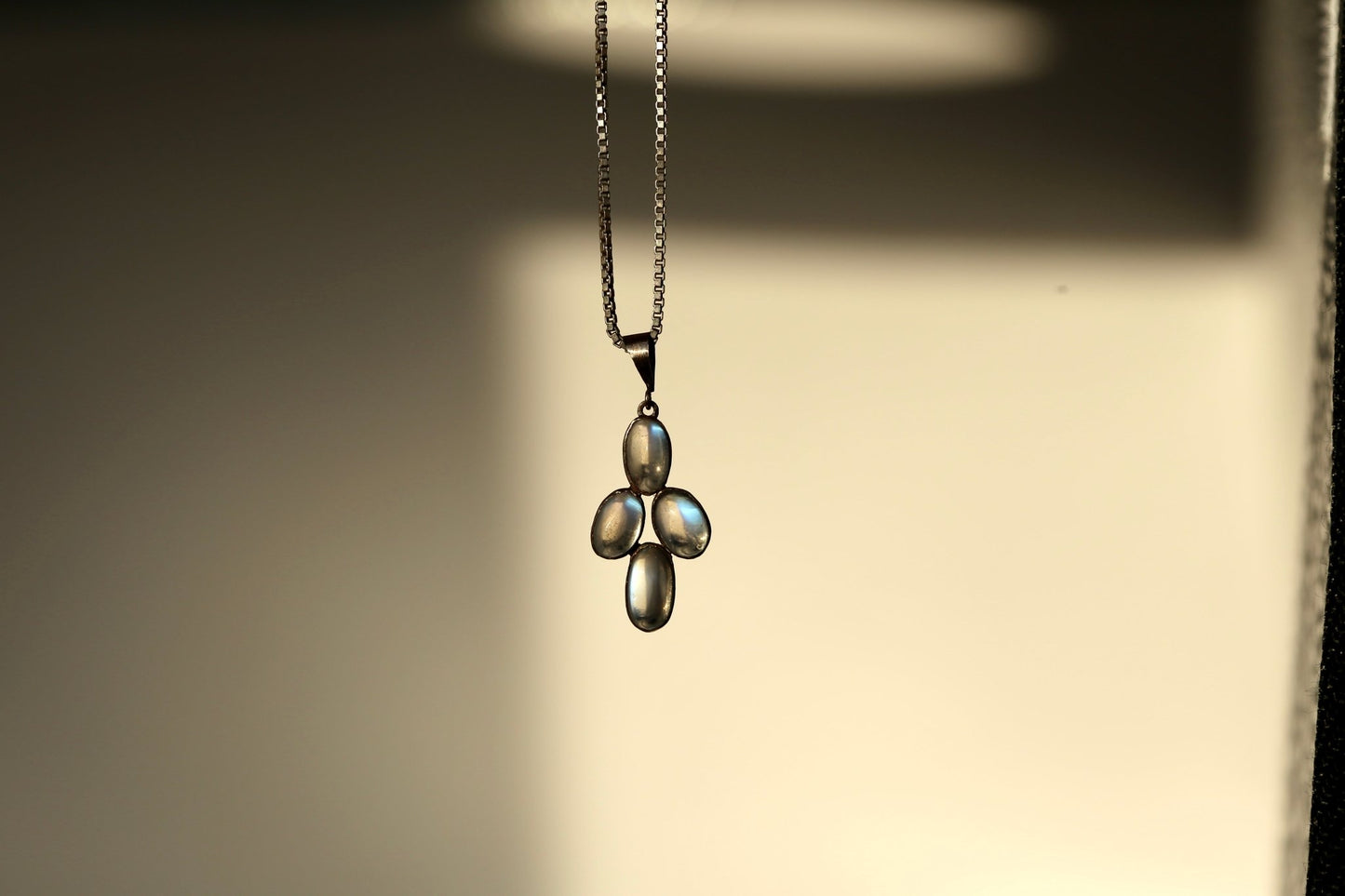 Moon Magic Kreuz - The Love Witch