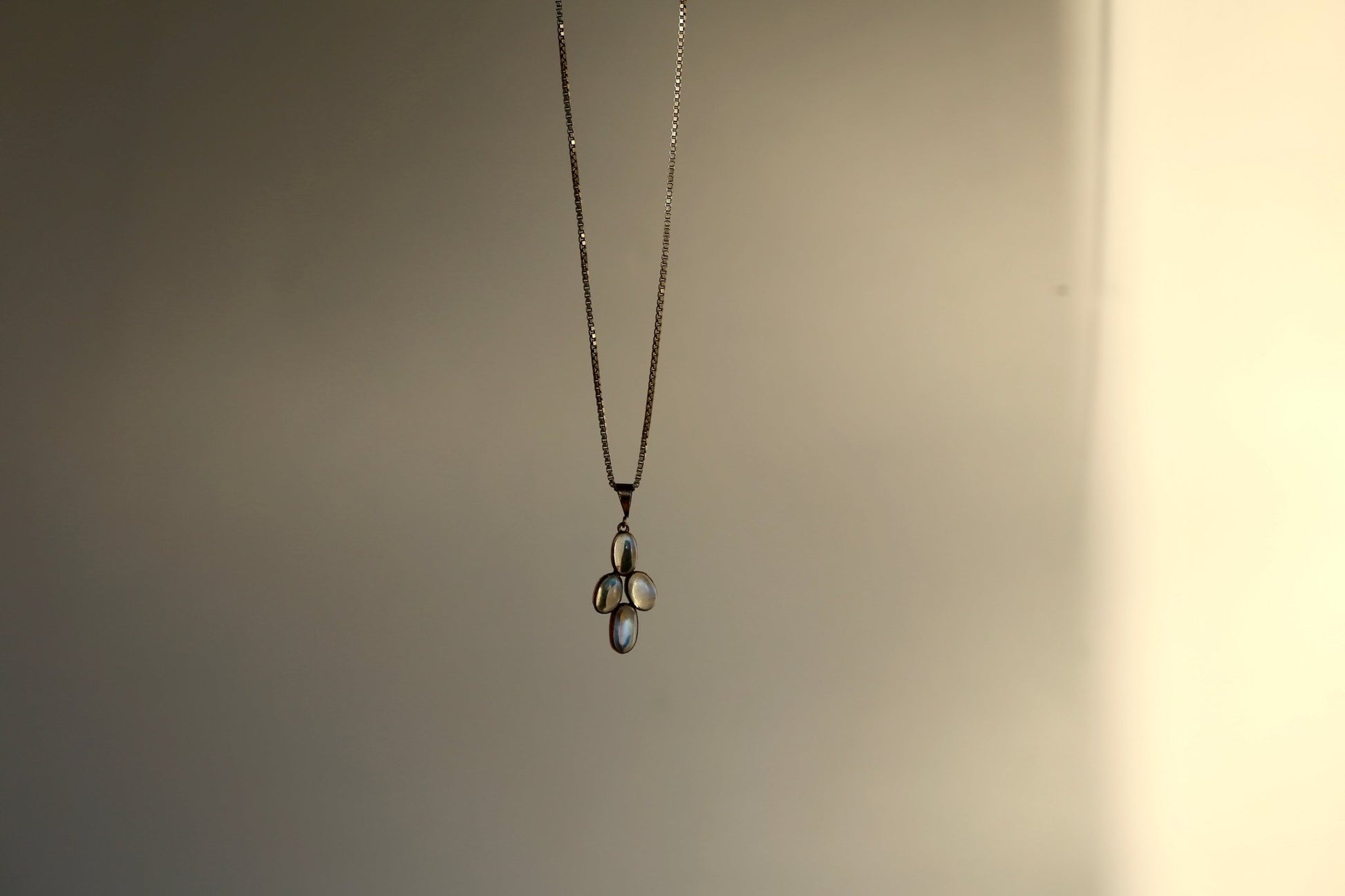 Moon Magic Kreuz - The Love Witch