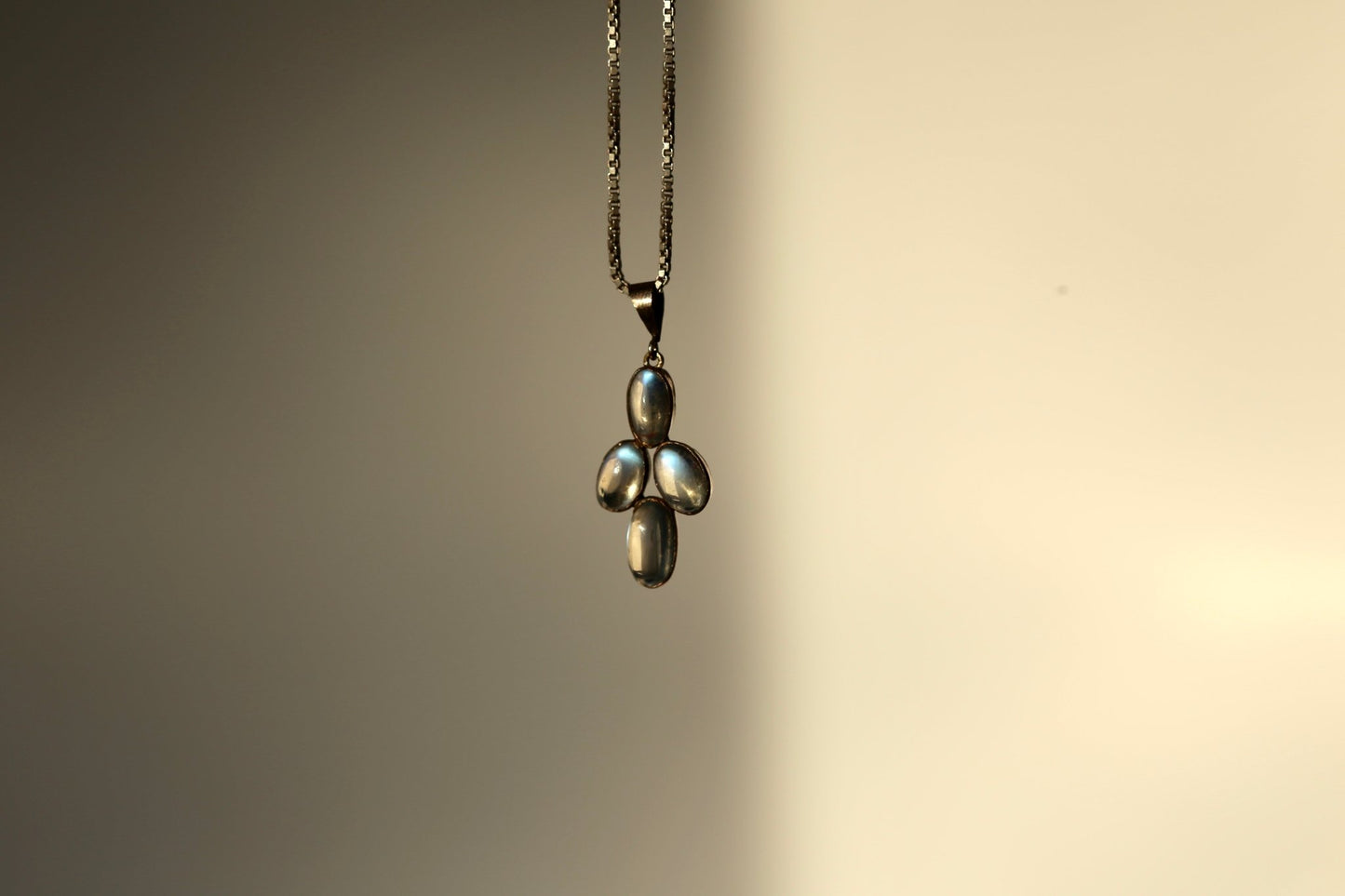 Moon Magic Kreuz - The Love Witch