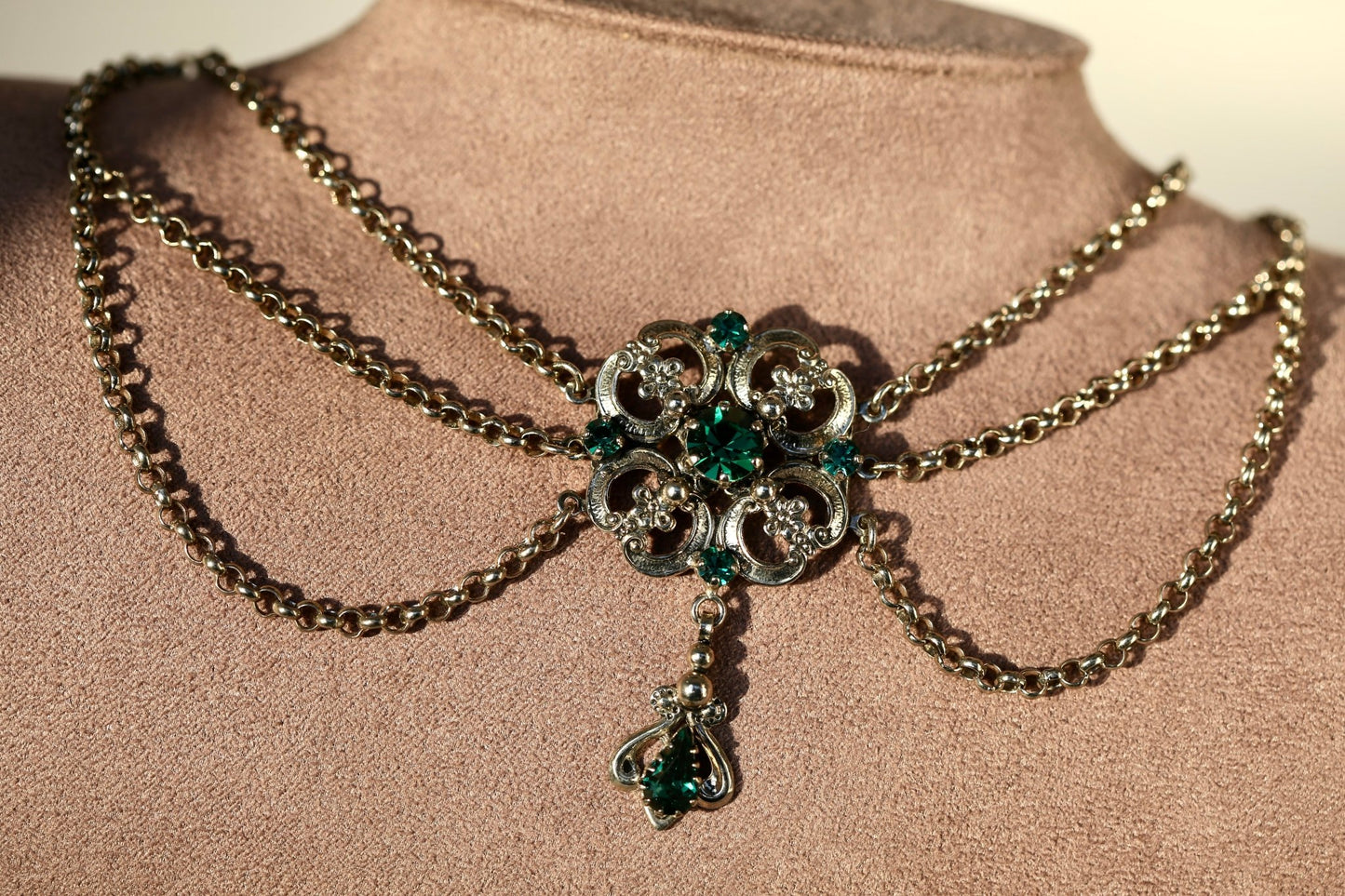 Poison Ivy Chocker - The Love Witch