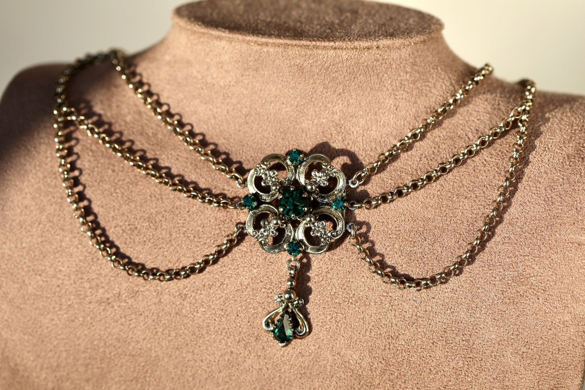 Poison Ivy Chocker - The Love Witch