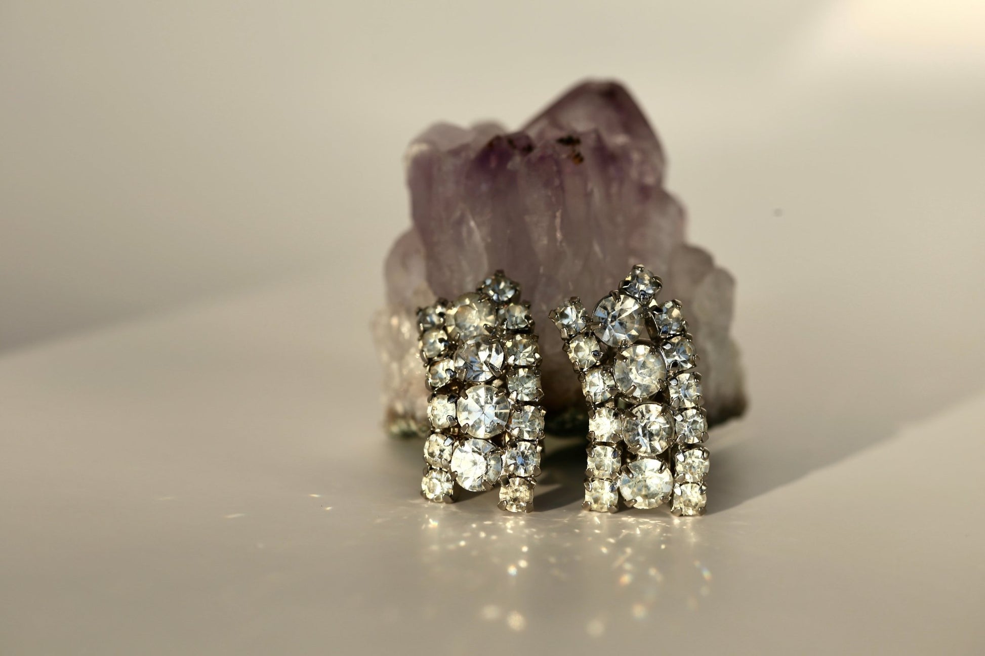 Rhinestone Clip - On Ohrringe - The Love Witch