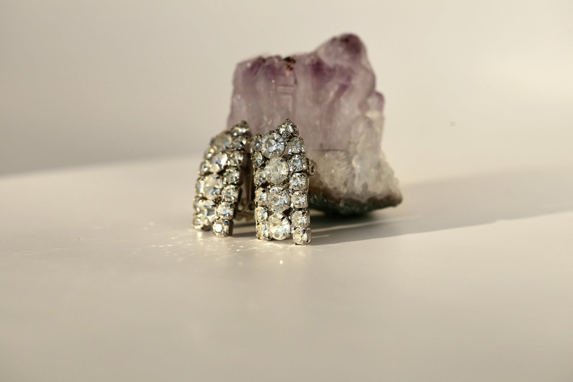 Rhinestone Clip - On Ohrringe - The Love Witch