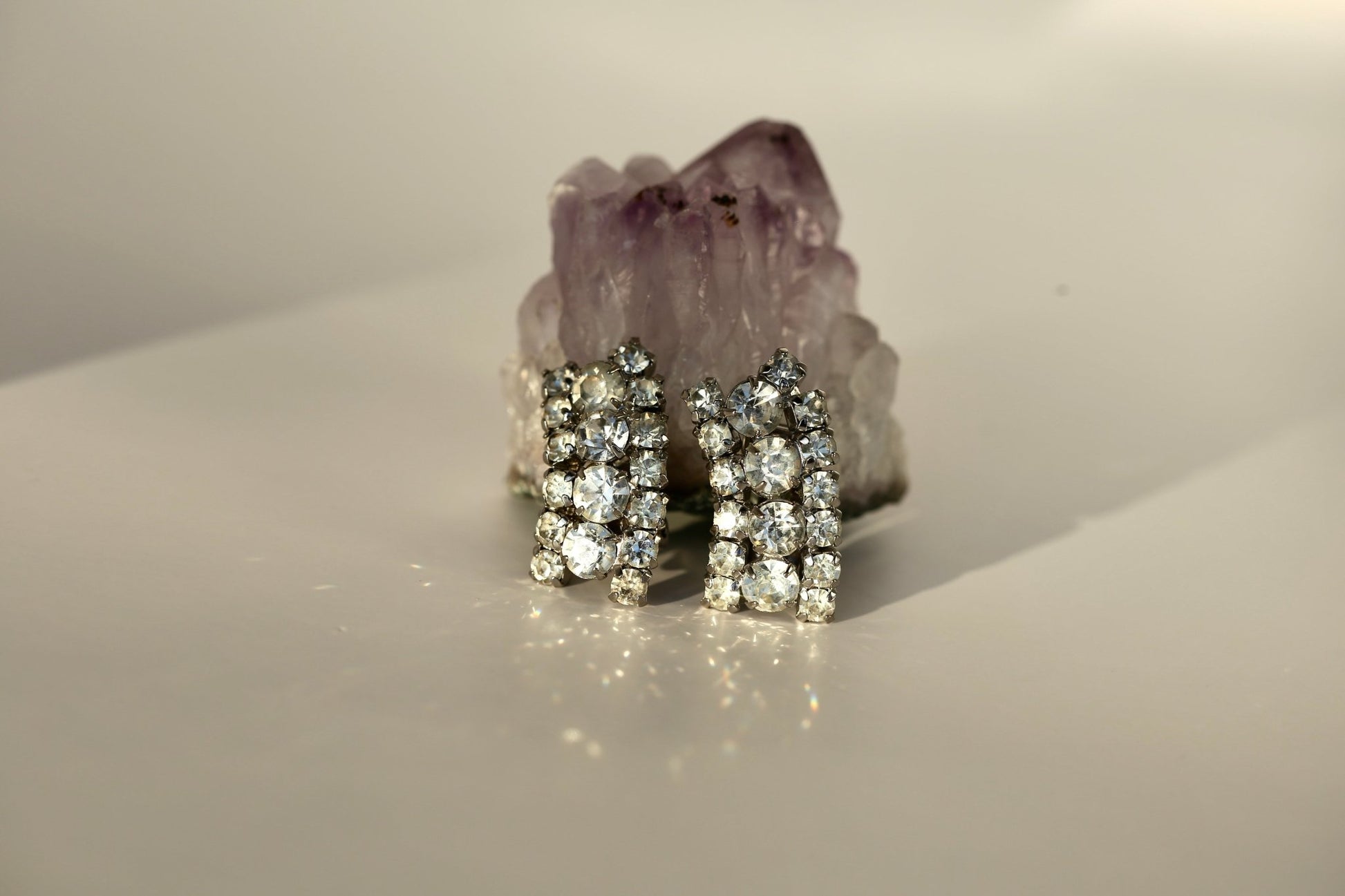 Rhinestone Clip - On Ohrringe - The Love Witch