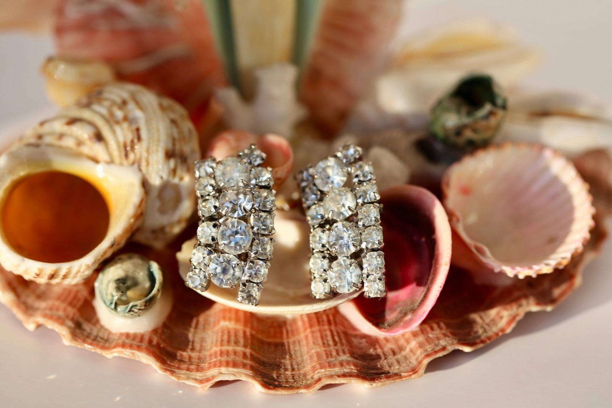 Rhinestone Clip - On Ohrringe - The Love Witch